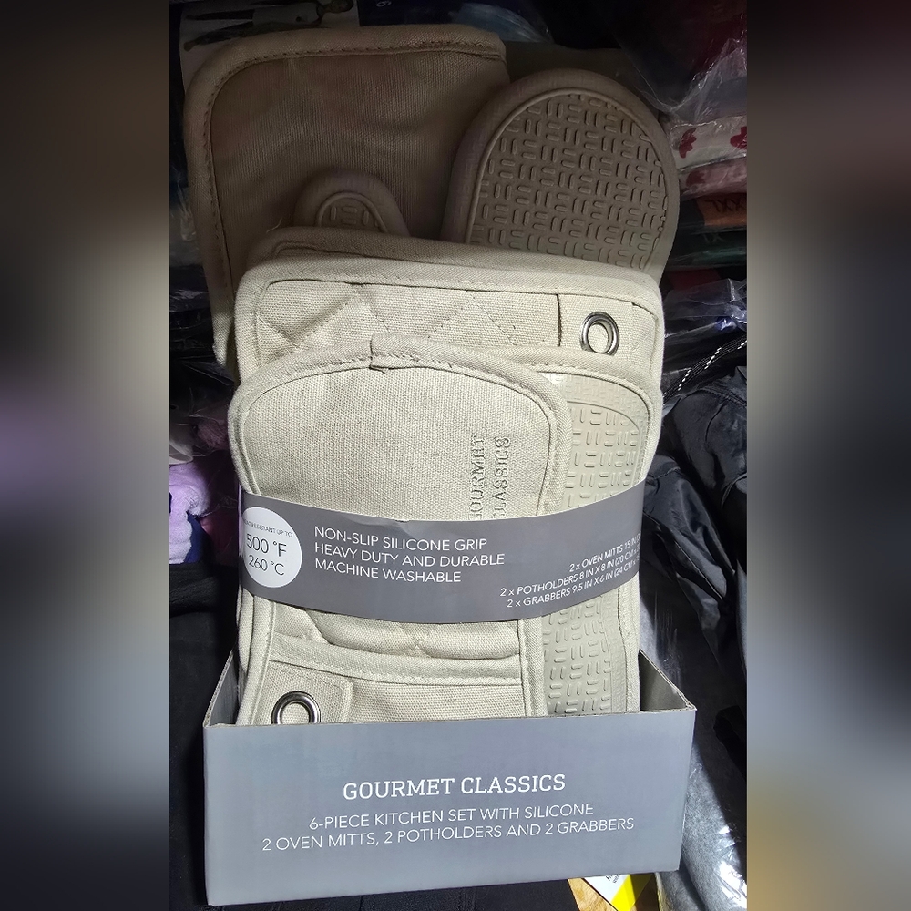 New. Gourmet Classics, 6-PC Kitchen Set with Silicone 2 Oven Mitts 2 Pot Holders